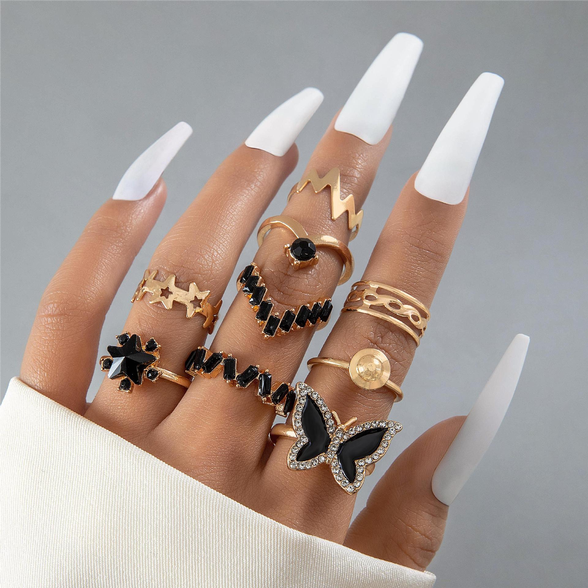 22815黑 大拇指指注意