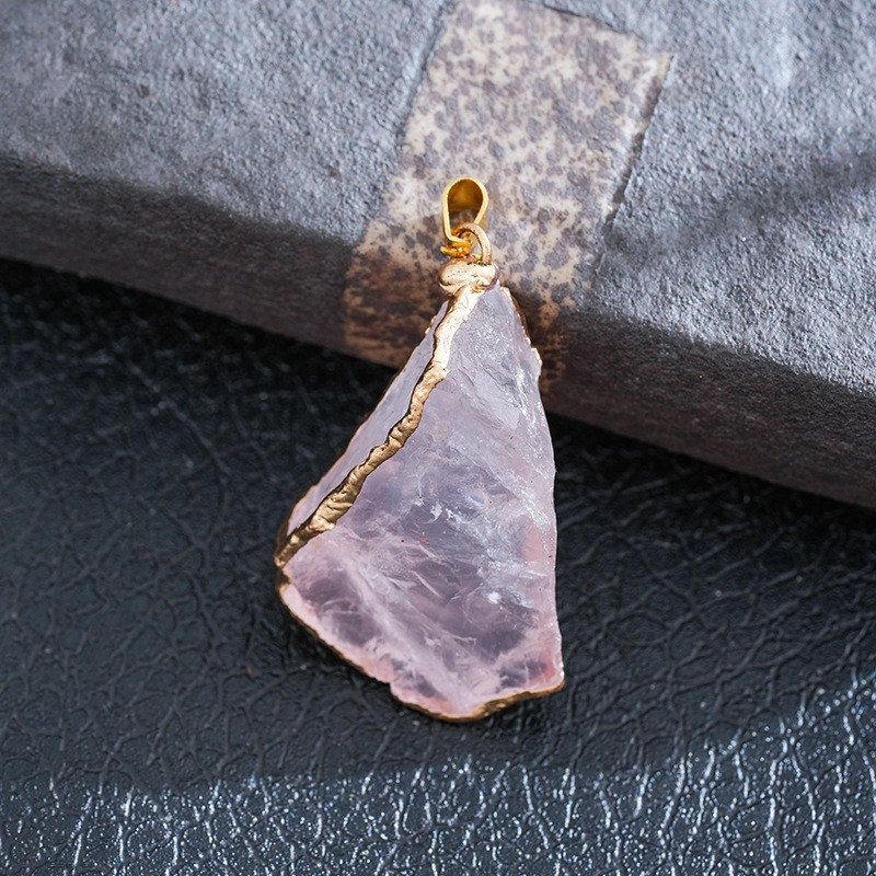 欧美跨境紫晶水晶吊坠项链天然水晶不规则水晶吊坠粉水晶镀金包边详情12