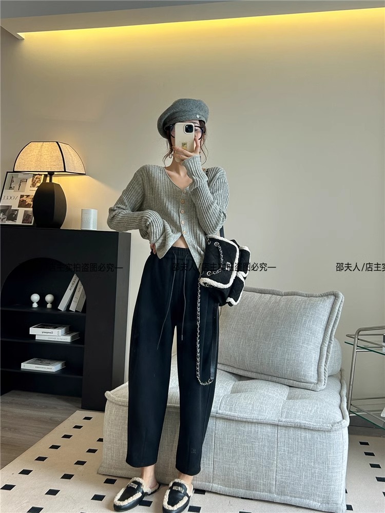 2024年新款女装秋季韩版薄款V领长袖针织开衫 宽松显瘦短款外穿上衣 女装加工精致时尚详情23