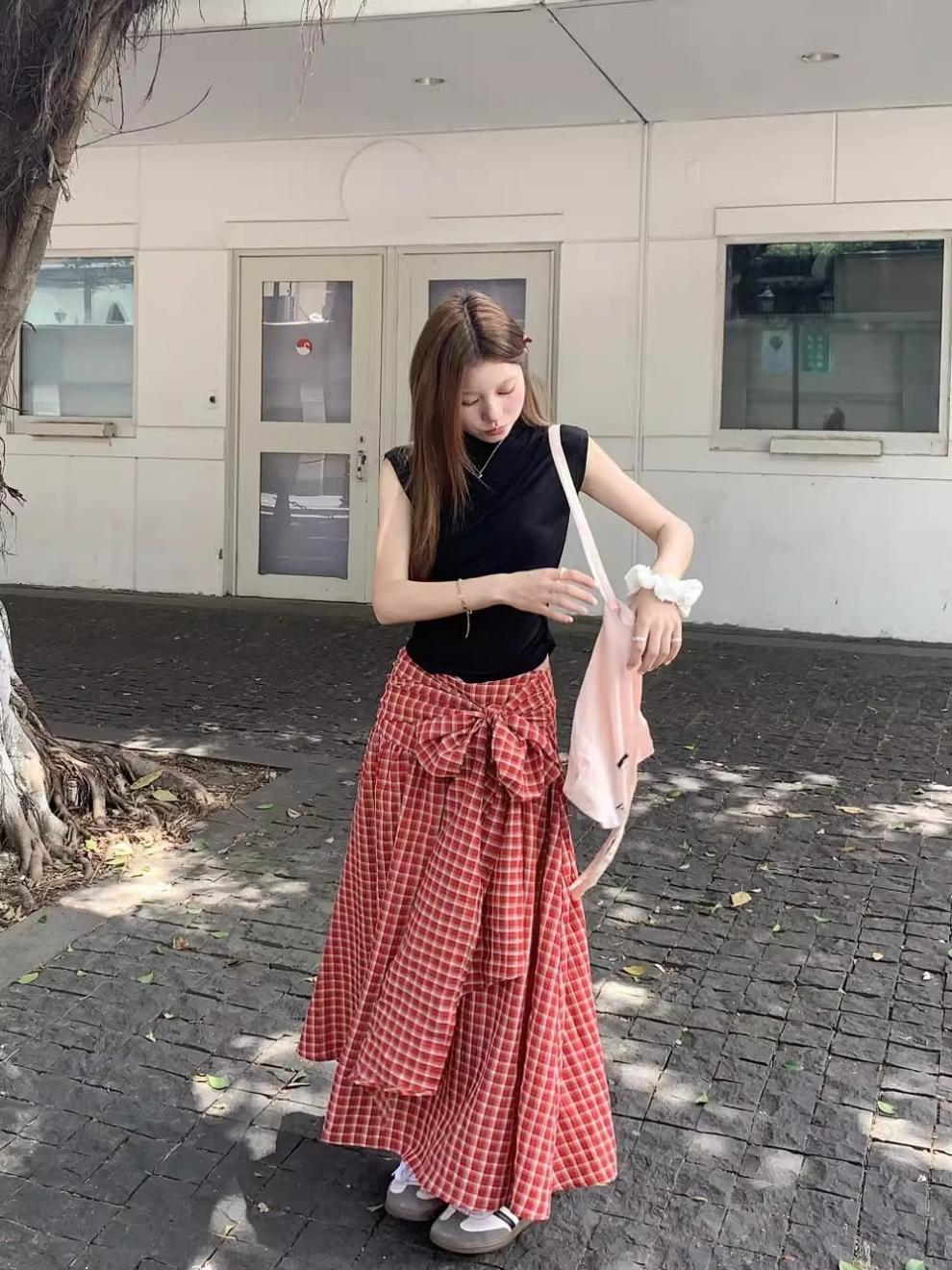 Retro red spicy girl checkered strappy skirt, a new summer design with a niche fashion sense, high-waisted long dress pic 7