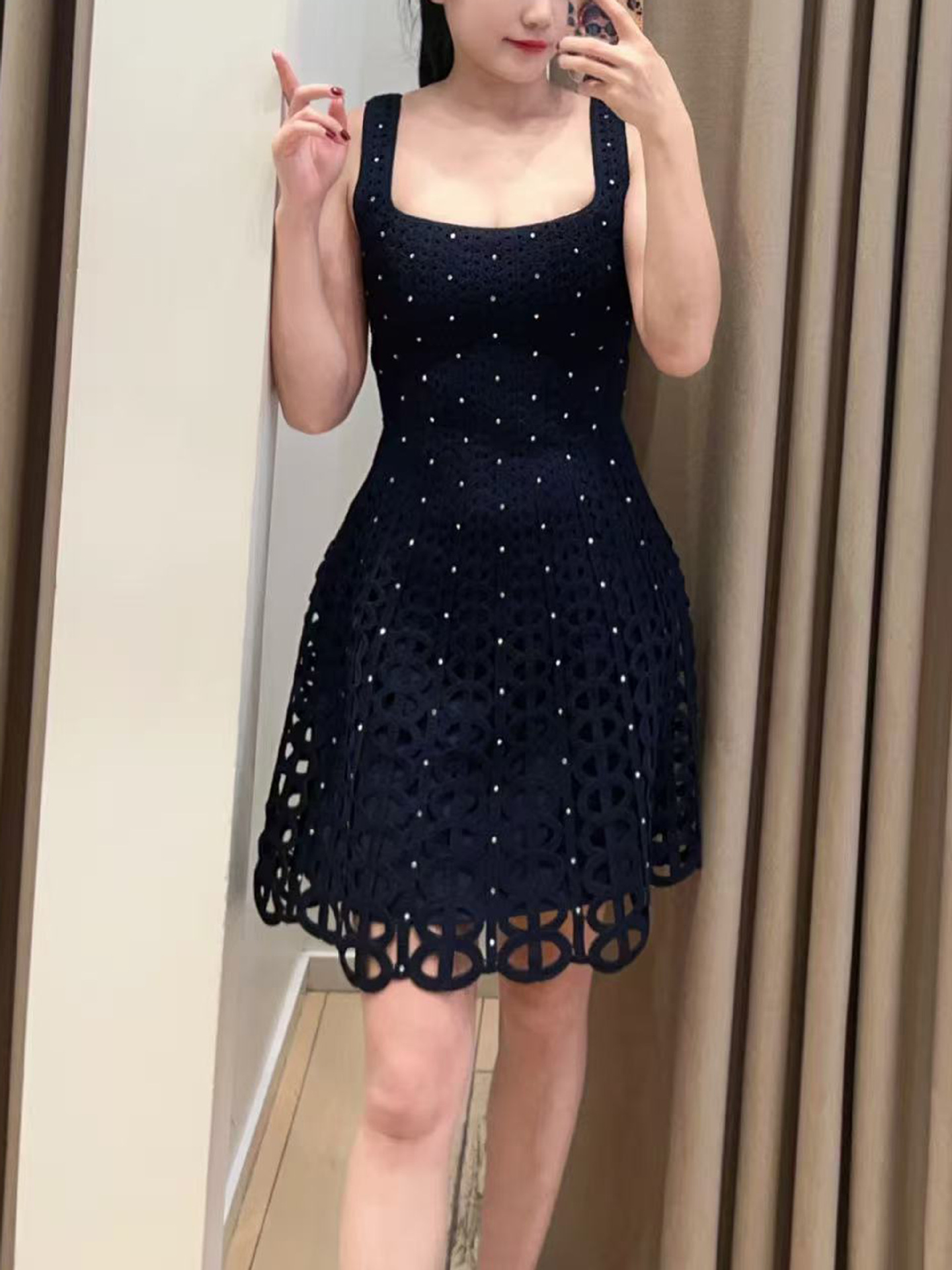 新中式M家 25高端新款女装春夏法式优雅修身显瘦方领吊带短款针织连衣裙详情4