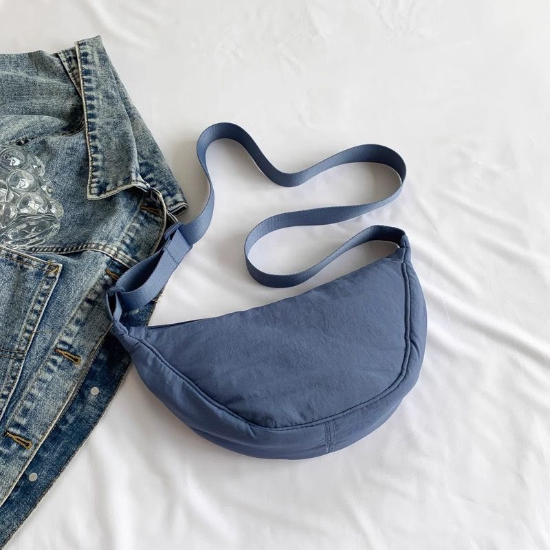 新款试衣间潮流腋下包女轻便百搭优衣库饺子包女大容量单肩斜挎包详情8