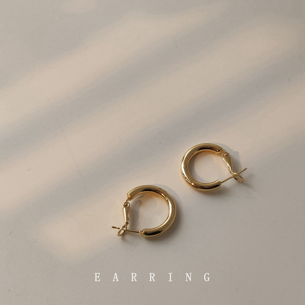 Liangmu S925 Silver Needle metallic small ear ring, a cold and stylish Korean style, is a simple earring and accessory manufacturer that is popular among Internet celebrities pic 4