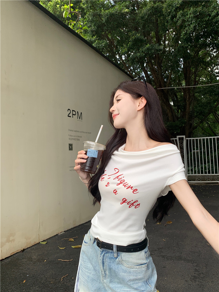 2025夏季新款一字领露肩短袖T恤女 显瘦字母印花设计 辣妹百搭短款上衣 女式T恤修身款详情4