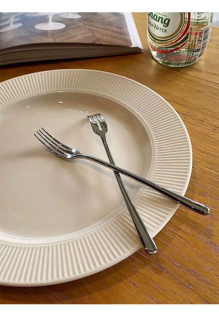 不锈钢叉子家用高级感水果叉子客厅长柄沙拉叉甜品叉蛋糕叉水果签详情8