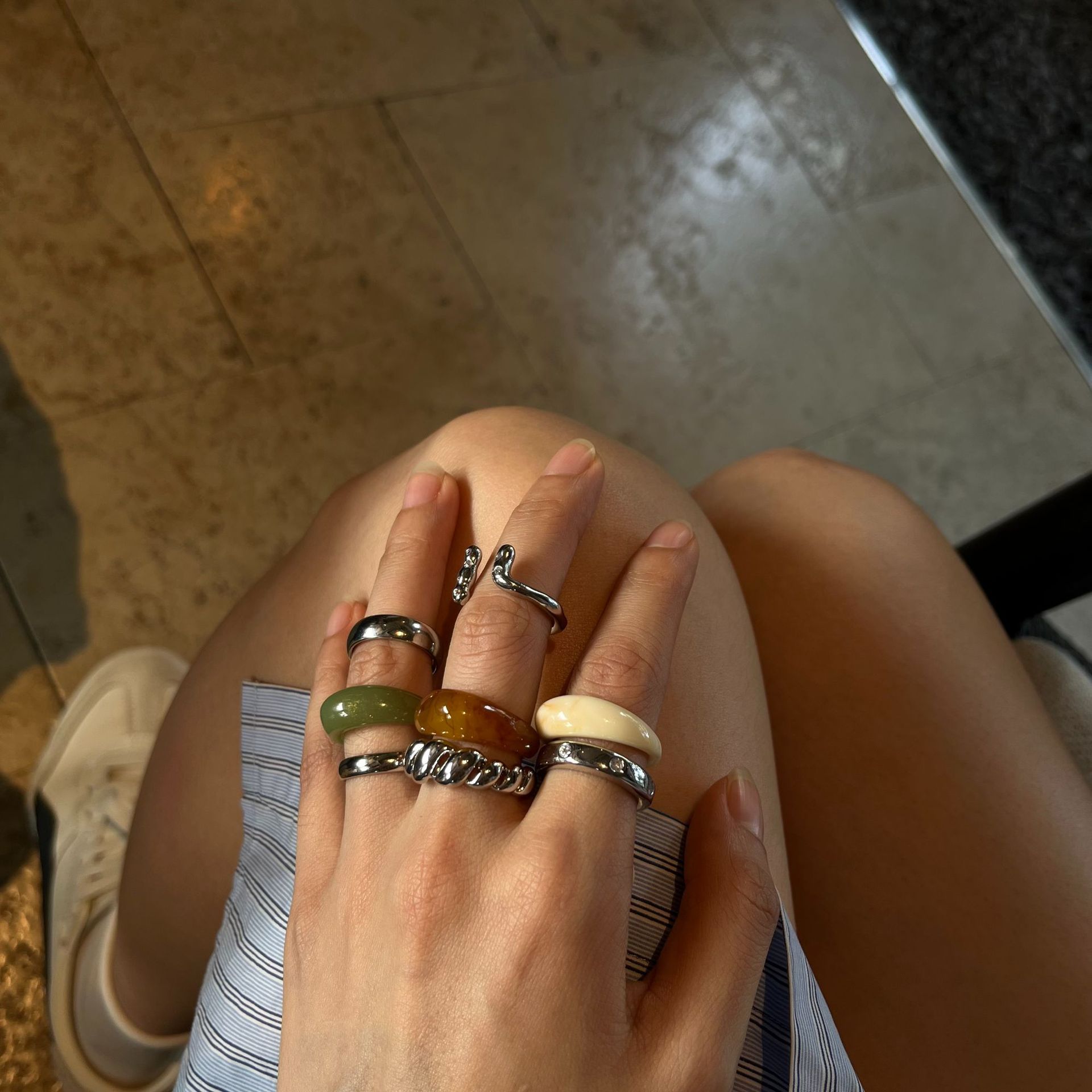 A niche and unique irregular-shaped resin ring with a cold opening shows off. The open copper electroplated ring pairs well with a versatile ring for women pic 7