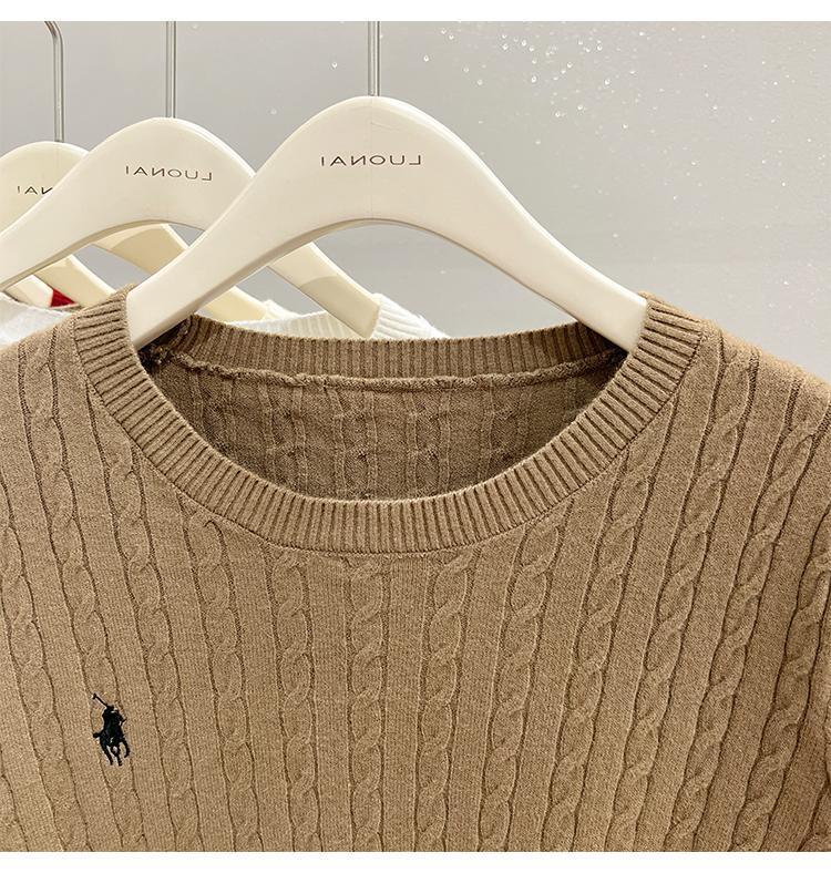 A loose embroidered knitted base layer for women can be paired with a new autumn and winter stylish long-sleeved white sweater with a twist pattern pic 22