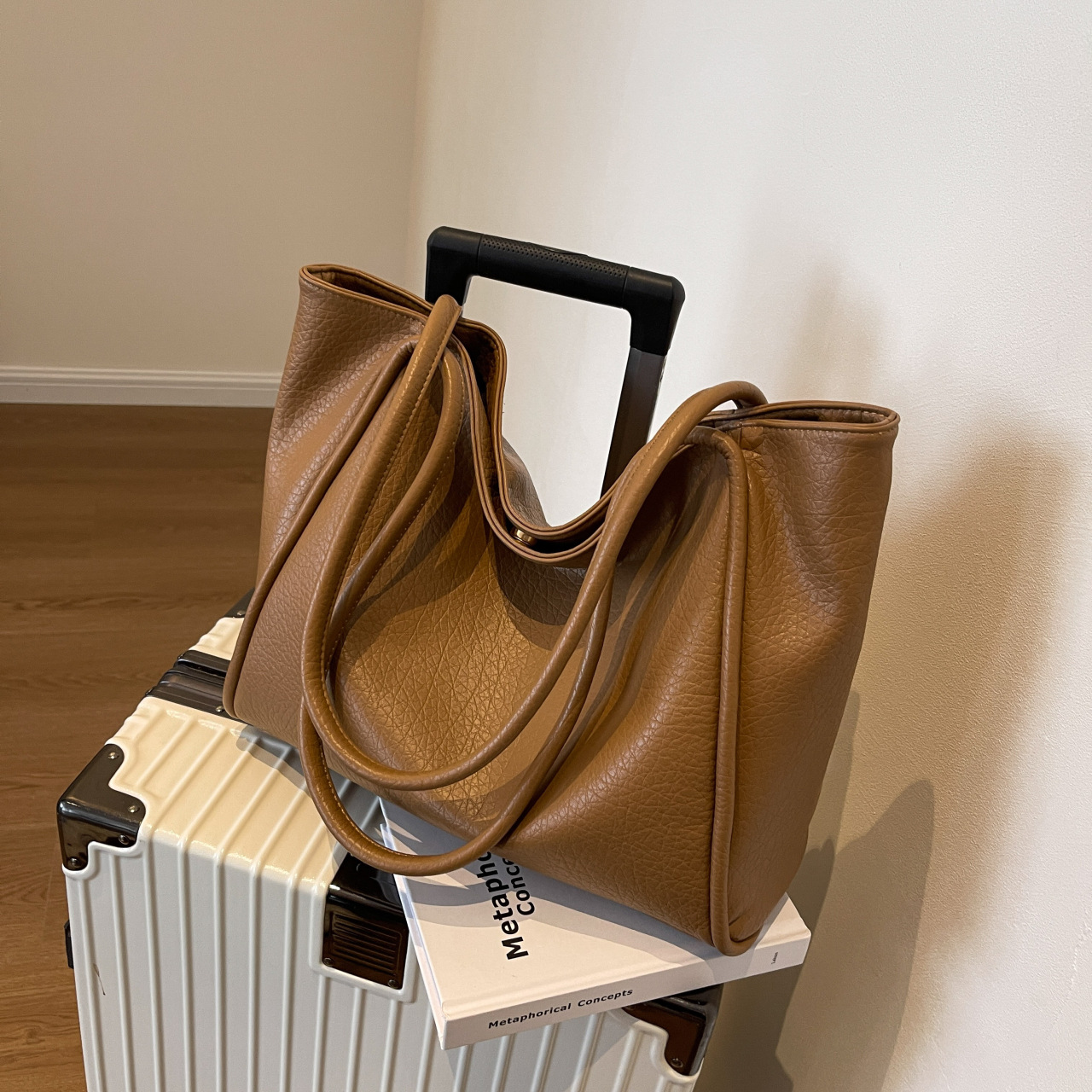 大容量女包包2025软皮质感单肩包休闲百搭上班通勤手提托特包热卖详情9