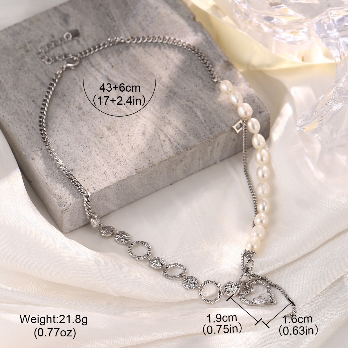 The new heart-shaped bow collarbone chain is a niche retro necklace that is versatile for summer, exuding a sense of high-end luxury and a light fragrance style pic 44