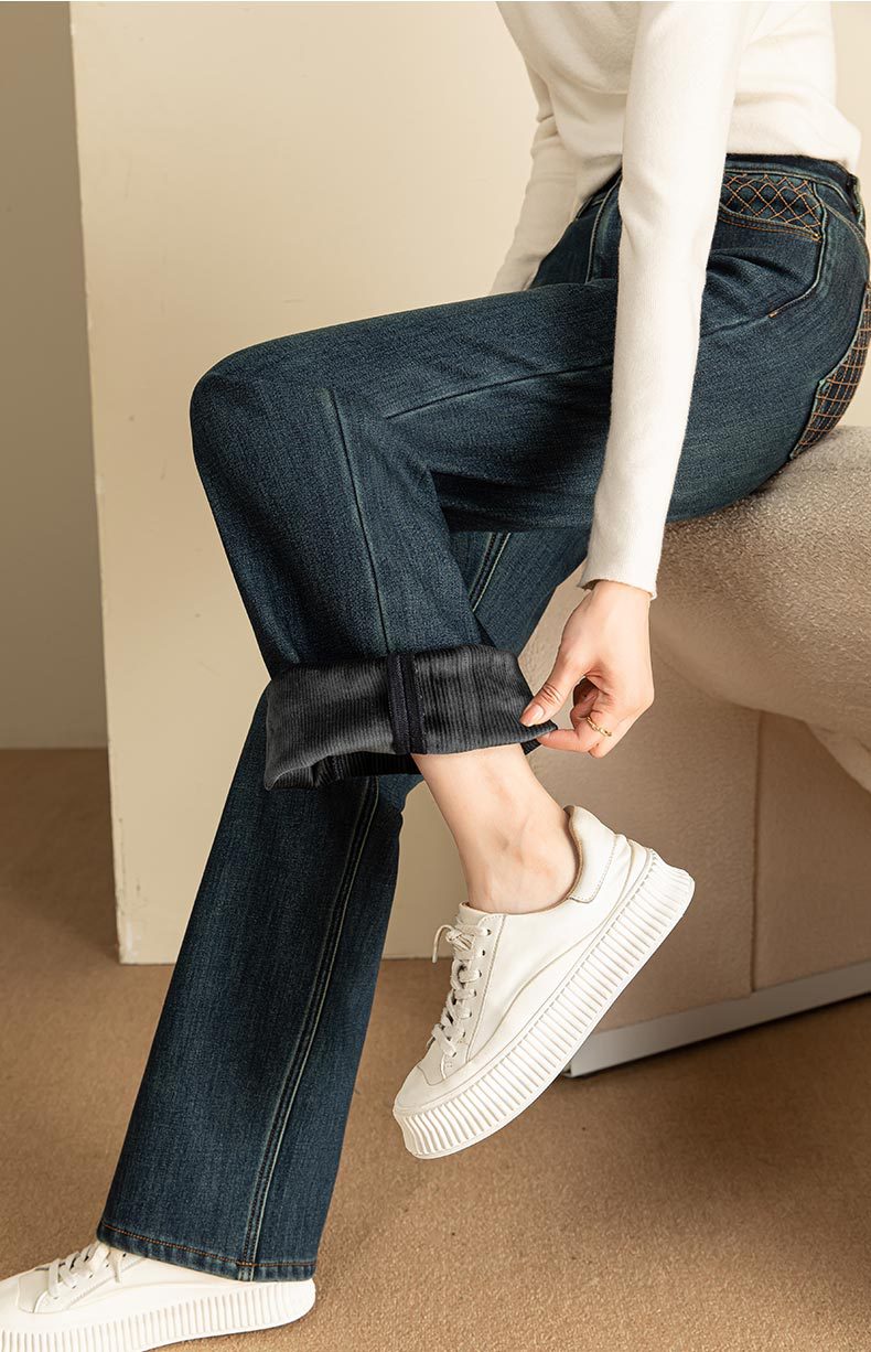 If you are going to clear out the embroidered wide-leg jeans for women in 2025, a retro slimming look for autumn and winter with fleece floor-length straight-leg pants 8061 pic 19