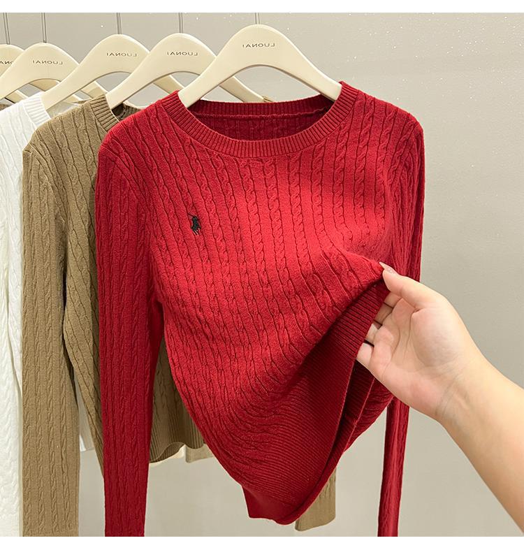 A loose embroidered knitted base layer for women can be paired with a new autumn and winter stylish long-sleeved white sweater with a twist pattern pic 24