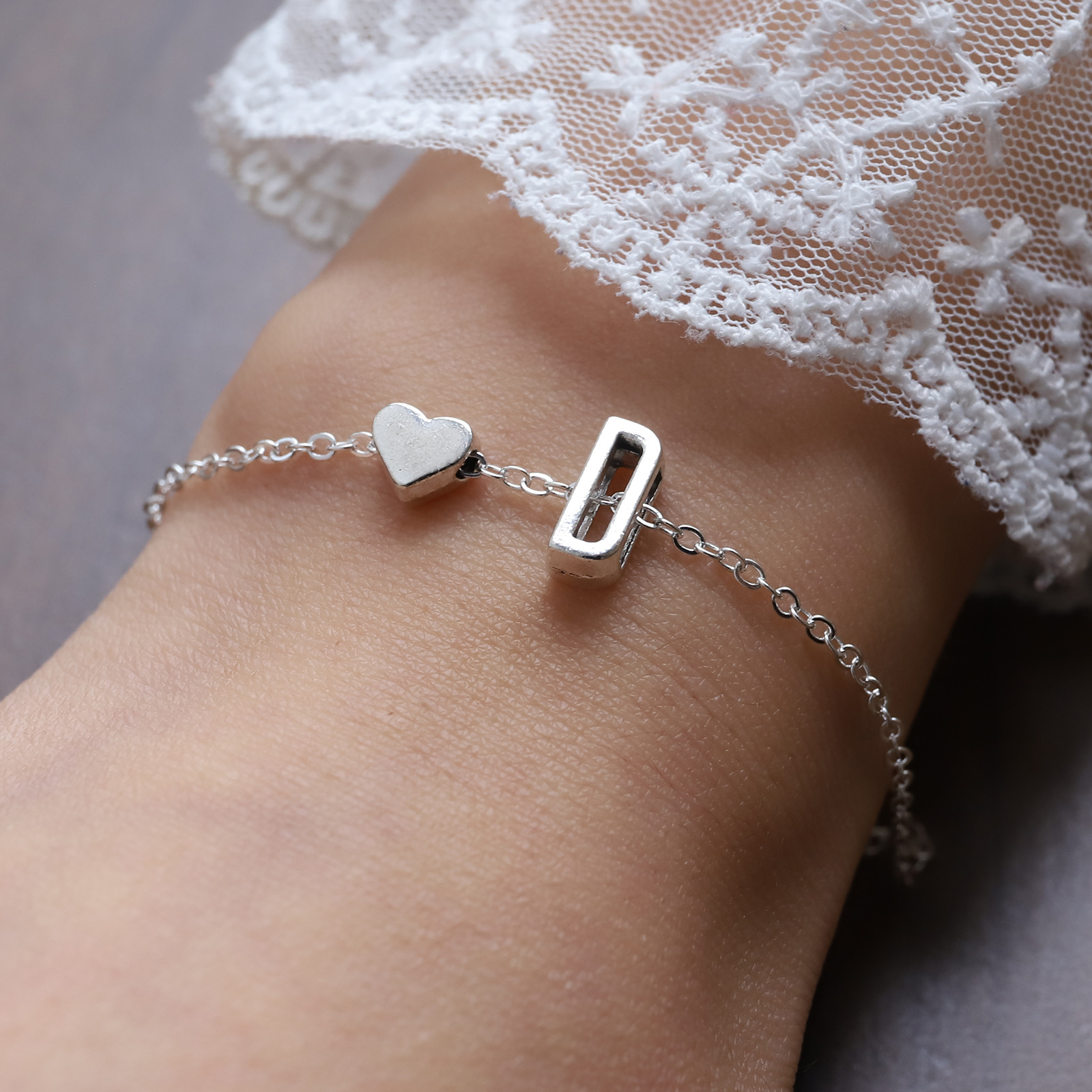 欧美跨境26个英文字母手链女个性气质合金心形字母手环手镯批发详情21