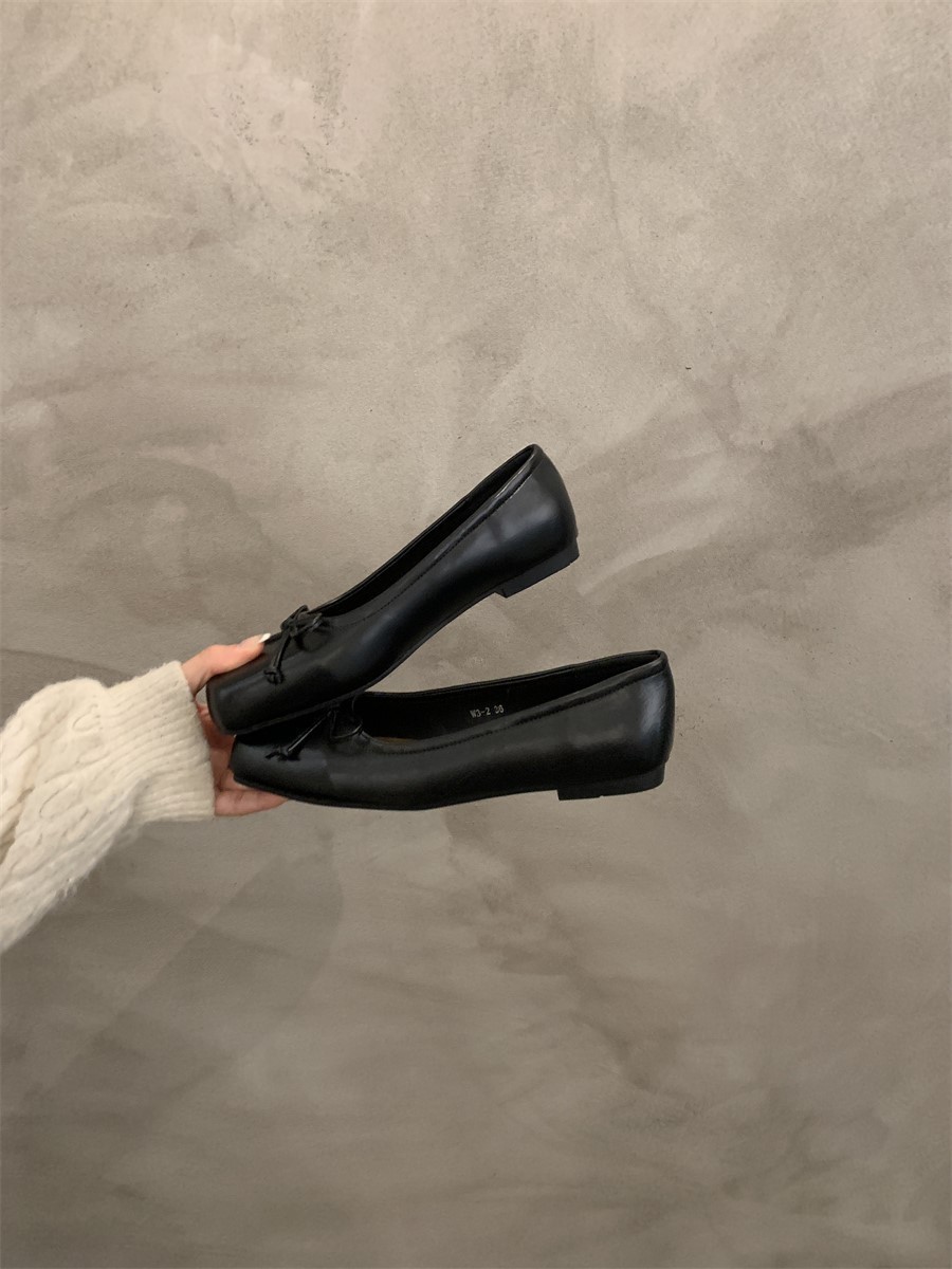 Silver single shoe with a shallow bow, a new French gentle evening style flat ladle for women in the spring of 2025 pic 15