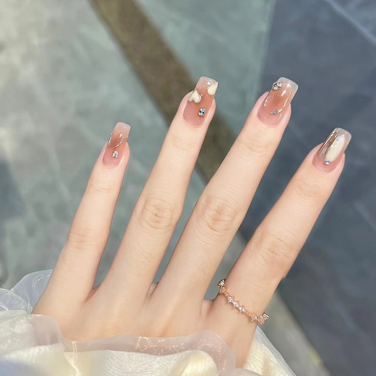 New handcrafted nail art, wearable nails, false nail patches, high-end and light luxury, heart-shaped gradient gradient, magic mirror with sparkling diamonds, long style pic 2