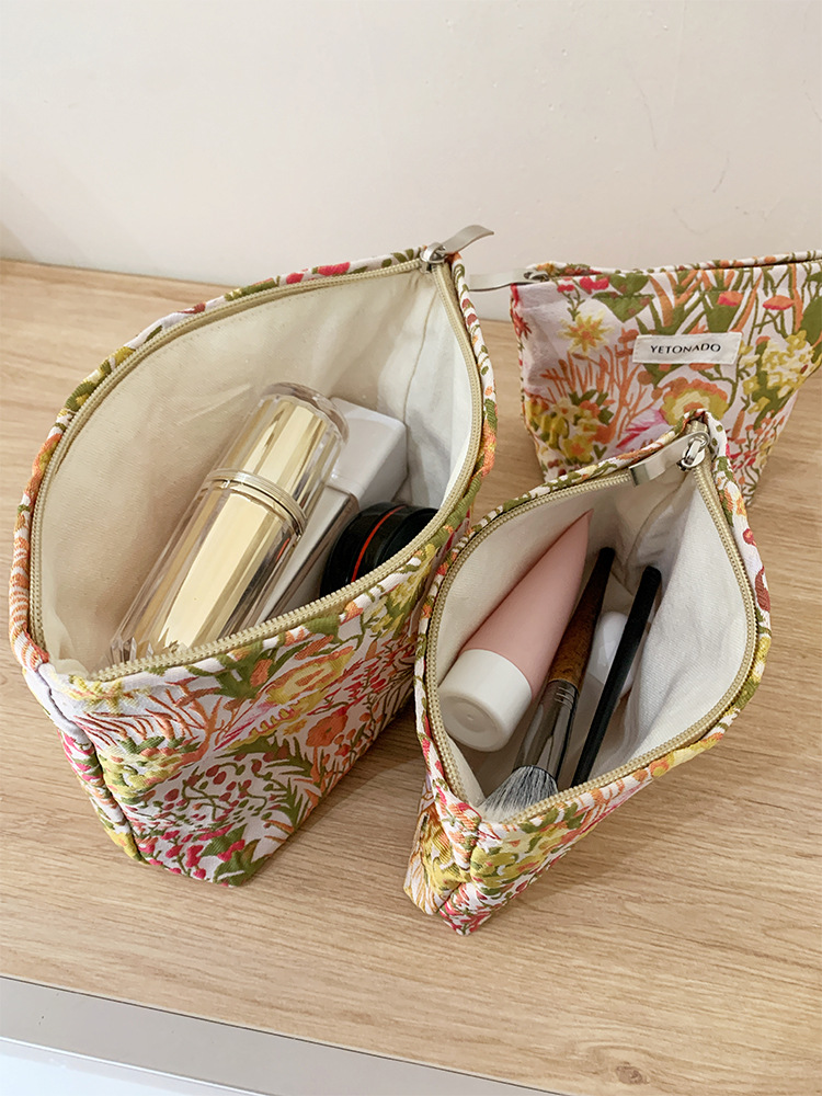 ins新款浮雕花化妆包大容量护肤收纳包女士手拿包拉链帆布收纳包详情7