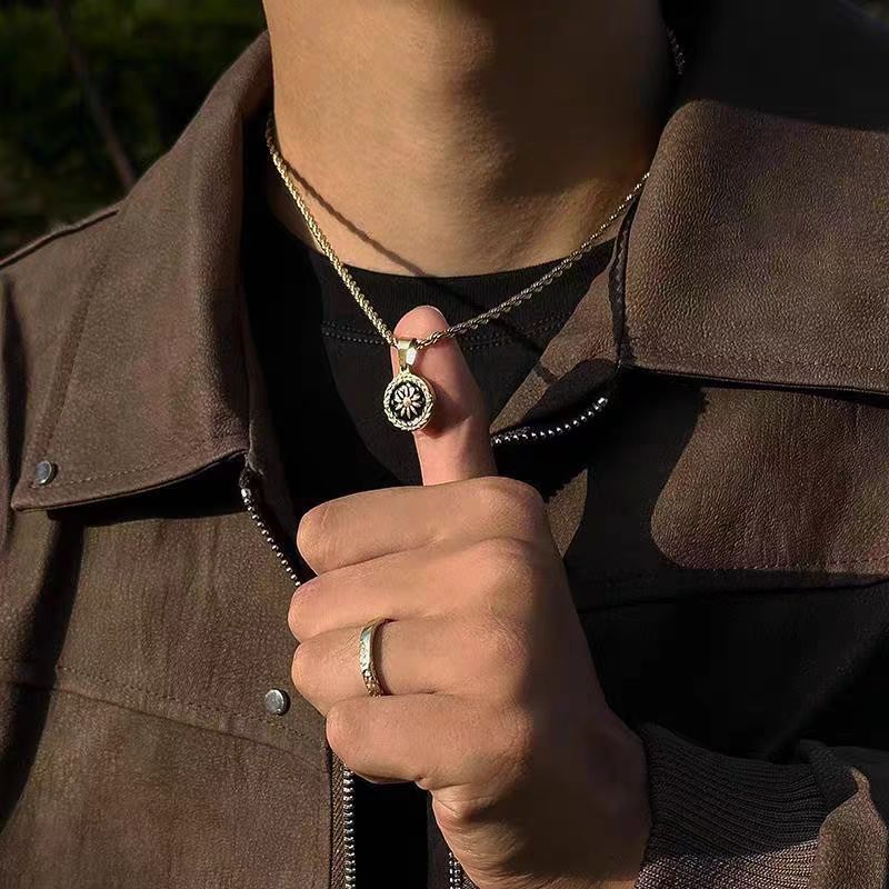 金色圆形古钱币镶嵌项链男女同款高级感百搭毛衣链防水防汗不掉色详情5