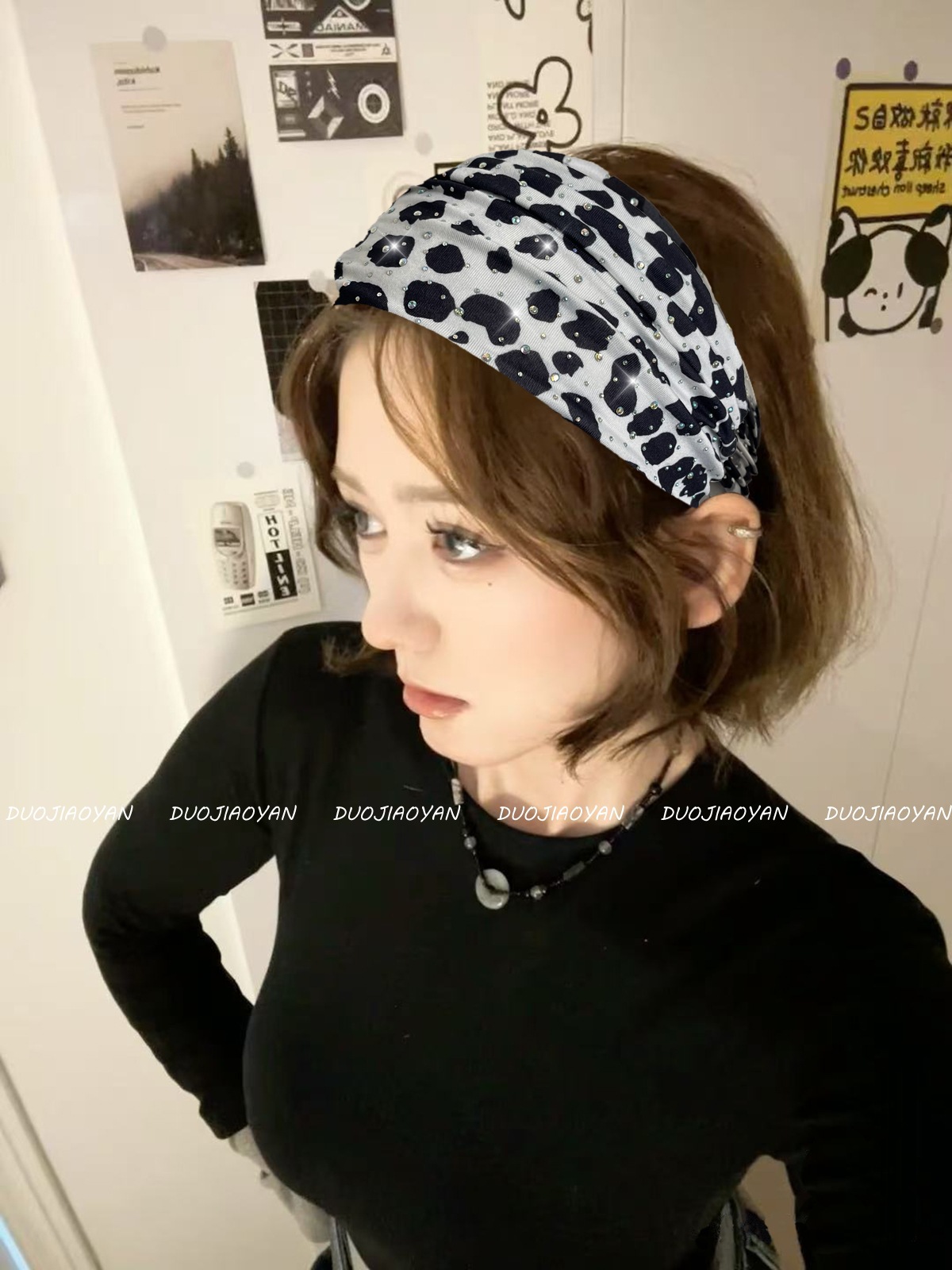 The new leopard print hot diamond hair band is a fashionable and hot girl. The wide-edge knotted elastic hair band is a sports sweat-absorbing headscarf for women pic 5