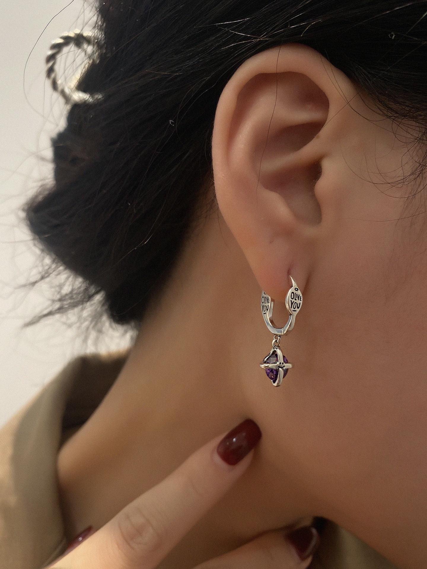 Original mysterious purple zircon letter-shaped earrings for women, 2024 new trendy, light luxury, niche design, high-end and versatile earrings pic 7