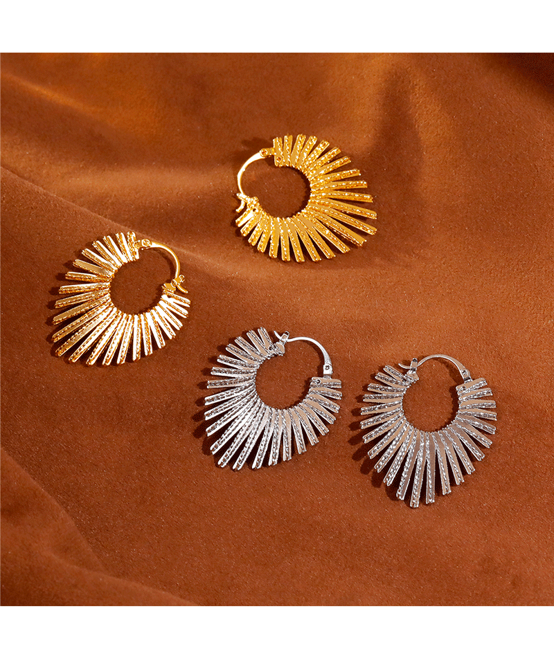 Hyacinth oro línea exagerada sentido melocotón corazón hebillas pendientes mujer premium sentido luz clavos de lujo 2025 estilo explosivo vacation wind latón orejeras pic 2