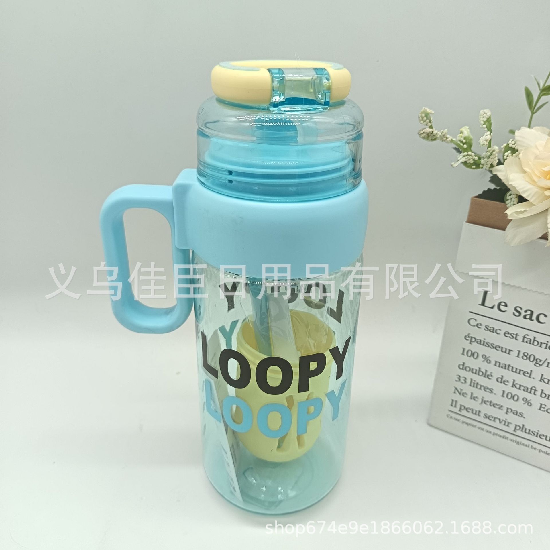 High-appearation-level plastic large-capacity water cups for men and women, portable lifting rope knight cups, sports and fitness water bottles, direct drinking cups, simple and elegant pic 7