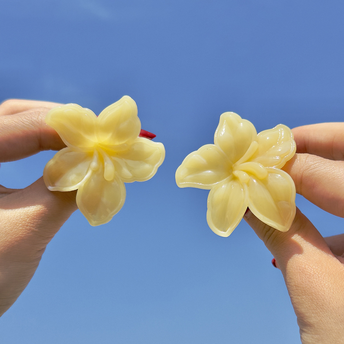 亚马逊跨境清新甜美彩色树脂花瓣花朵耳钉气质多巴胺 耳环耳饰女详情47