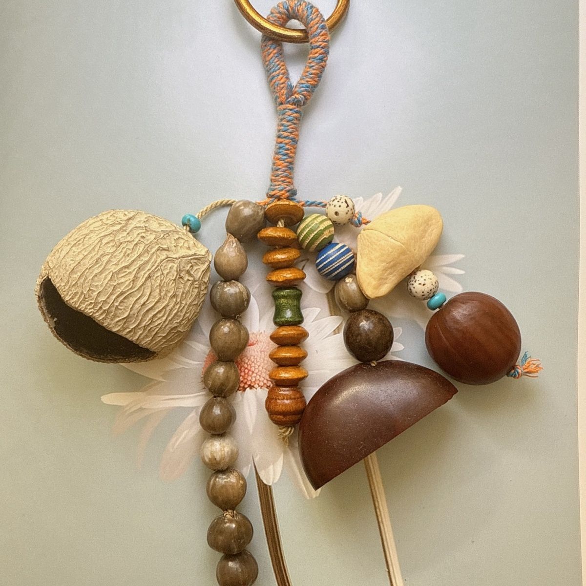 Indonesian large acorn shell handcrafted fruit shell wind chime hanging, healing Maillard brown high-end keychain pic 2