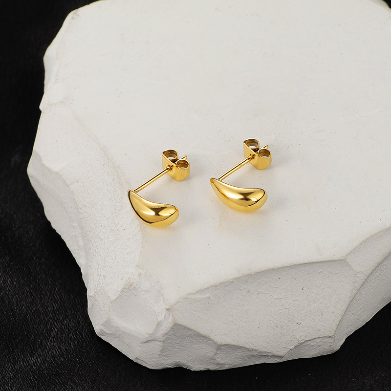 Personalized small teardrop ear studs for women, non-fading French retro earrings, cold style for women, new 2023 ear rings and earrings pic 2