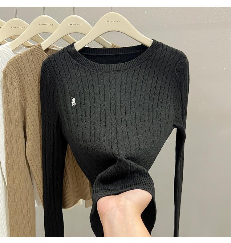 A loose embroidered knitted base layer for women can be paired with a new autumn and winter stylish long-sleeved white sweater with a twist pattern pic 28