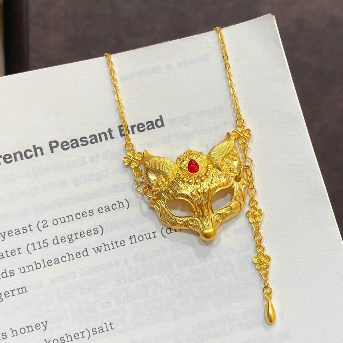 Ancient sand gold diamond-encrusted fox mask pendant, hollowed-out LAN Yan fox necklace bracelet pendant accessory, diy handcrafted accessory pic 3