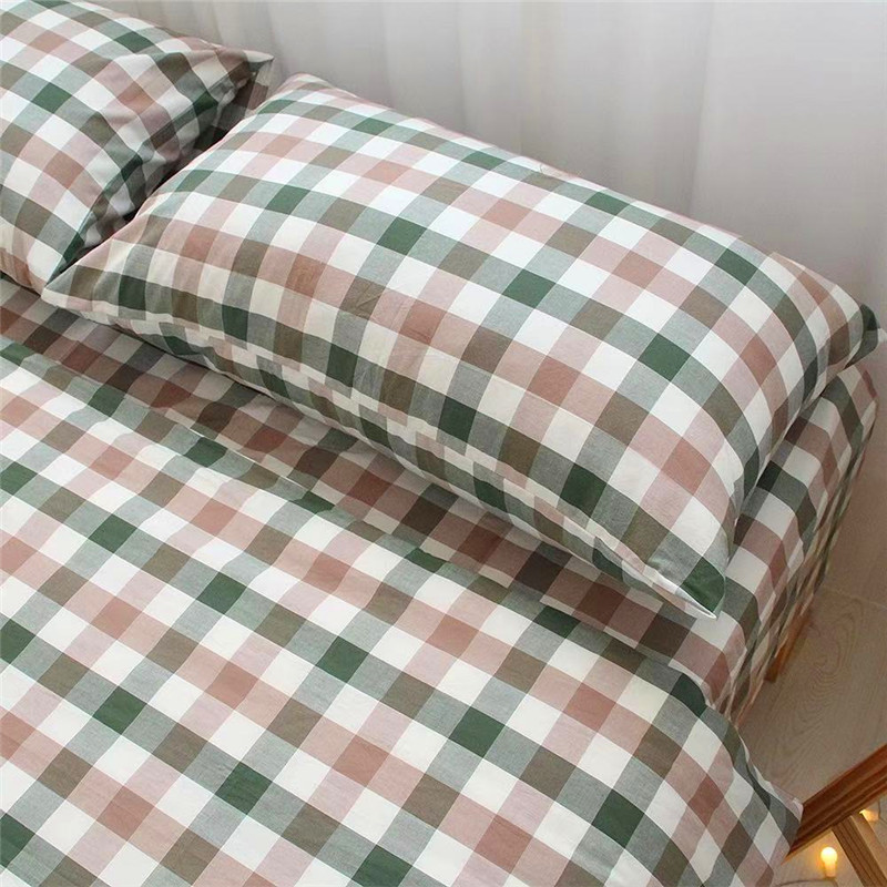 Classic checkered bed sheet and quilt cover four-piece set, student dormitory checkered bedding pic 3