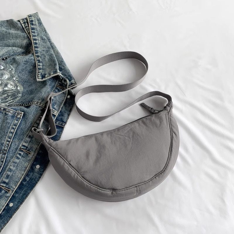 新款试衣间潮流腋下包女轻便百搭优衣库饺子包女大容量单肩斜挎包详情7