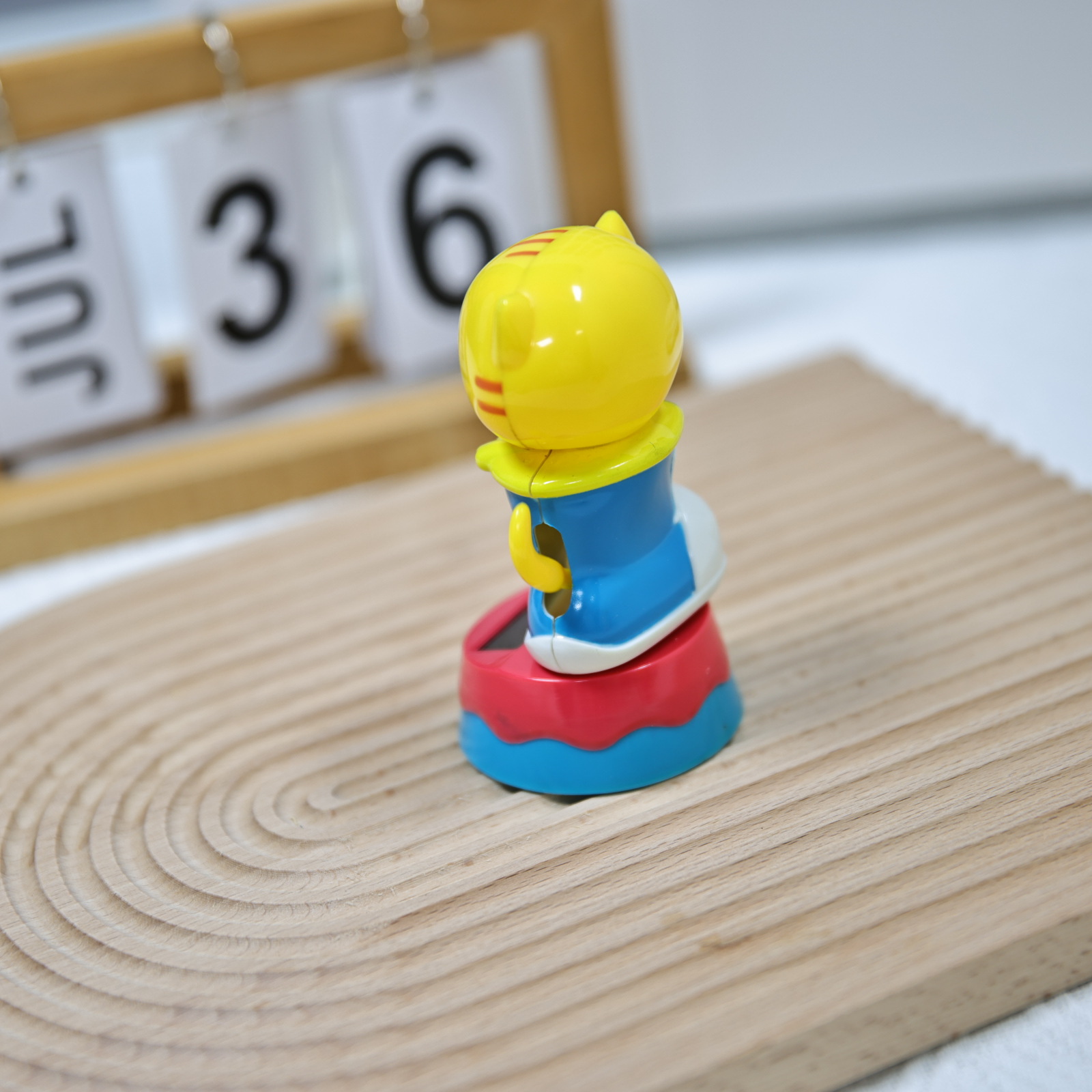 Factory direct sales of car solar automatic rocker, creative and cute animal tiger ornaments and accessories available for wholesale pic 8