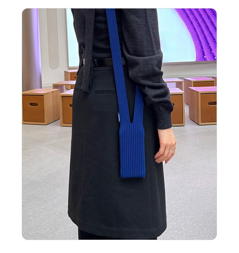 爆款包包女2025新款时尚手工针织腋下包小众单肩包上课毛线手机包详情11