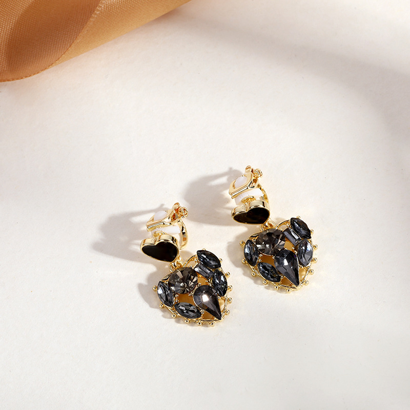 Triangular tassel ear clips, no ear holes, high-end, niche, artistic, retro, socialite ear hangers, light luxury, high-quality earrings wholesale pic 10