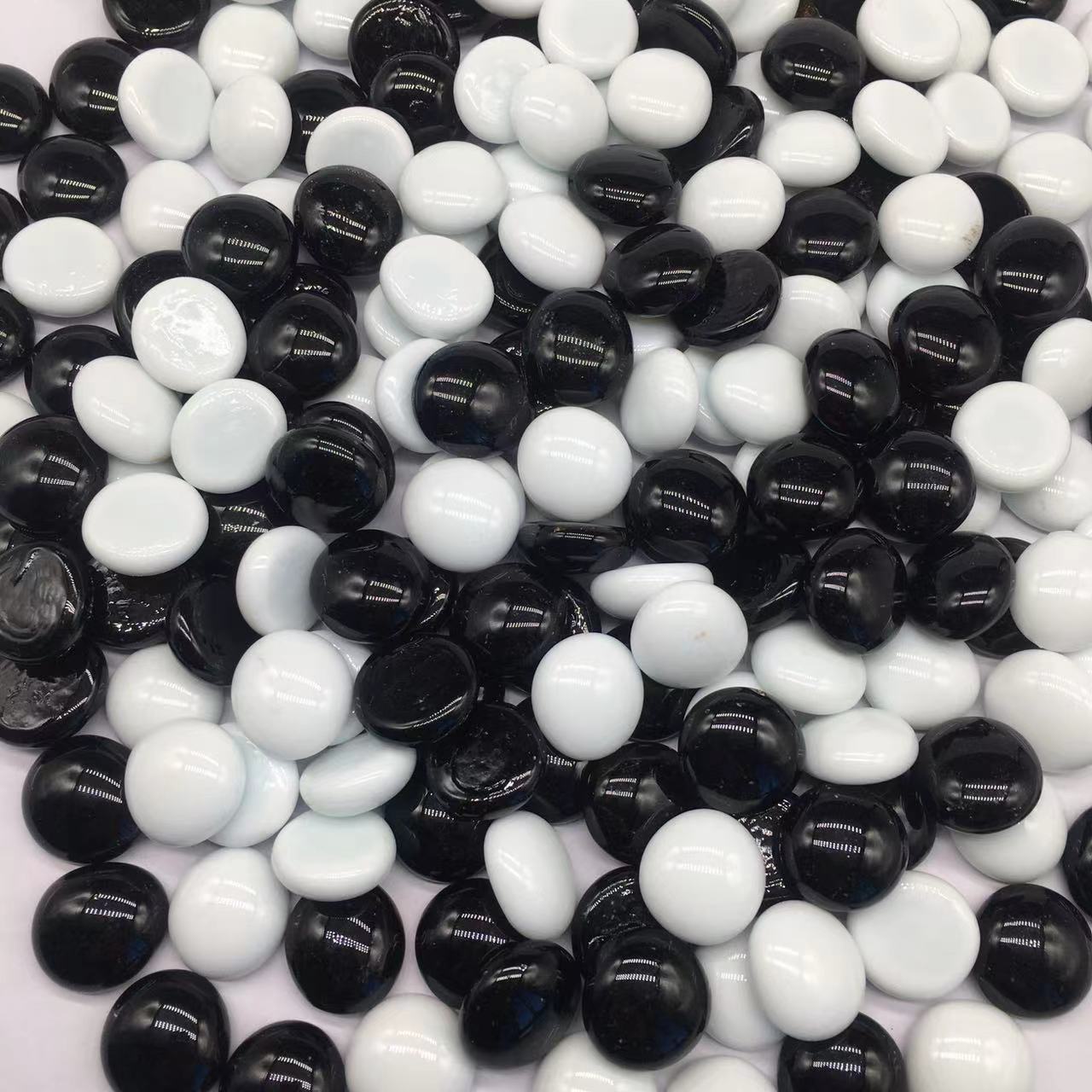 Factory direct supply of porcelain-colored glass flat beads, black and white Go stones, flower center decorative beads, glass handicrafts wholesale, glass beads supply pic 1