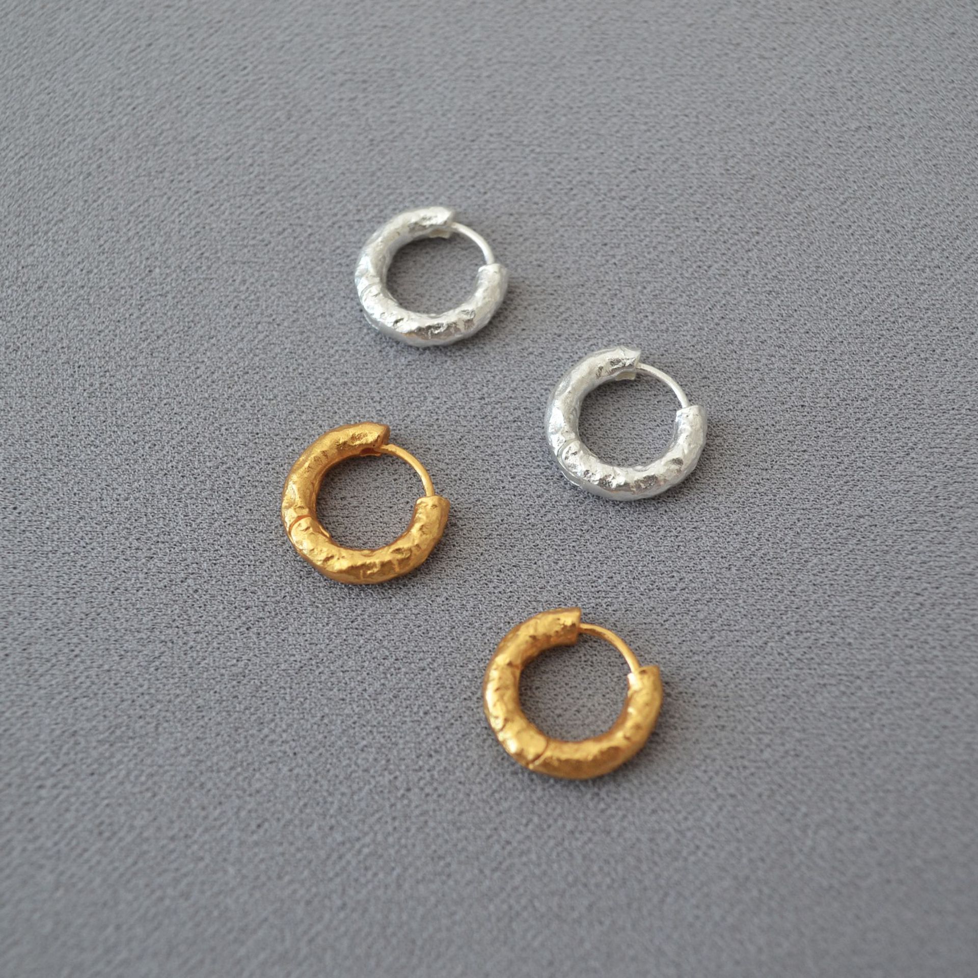 欧美小众复古法式优雅简约肌理感黄铜镀金锤打锡纸面圆圈耳扣耳环详情2