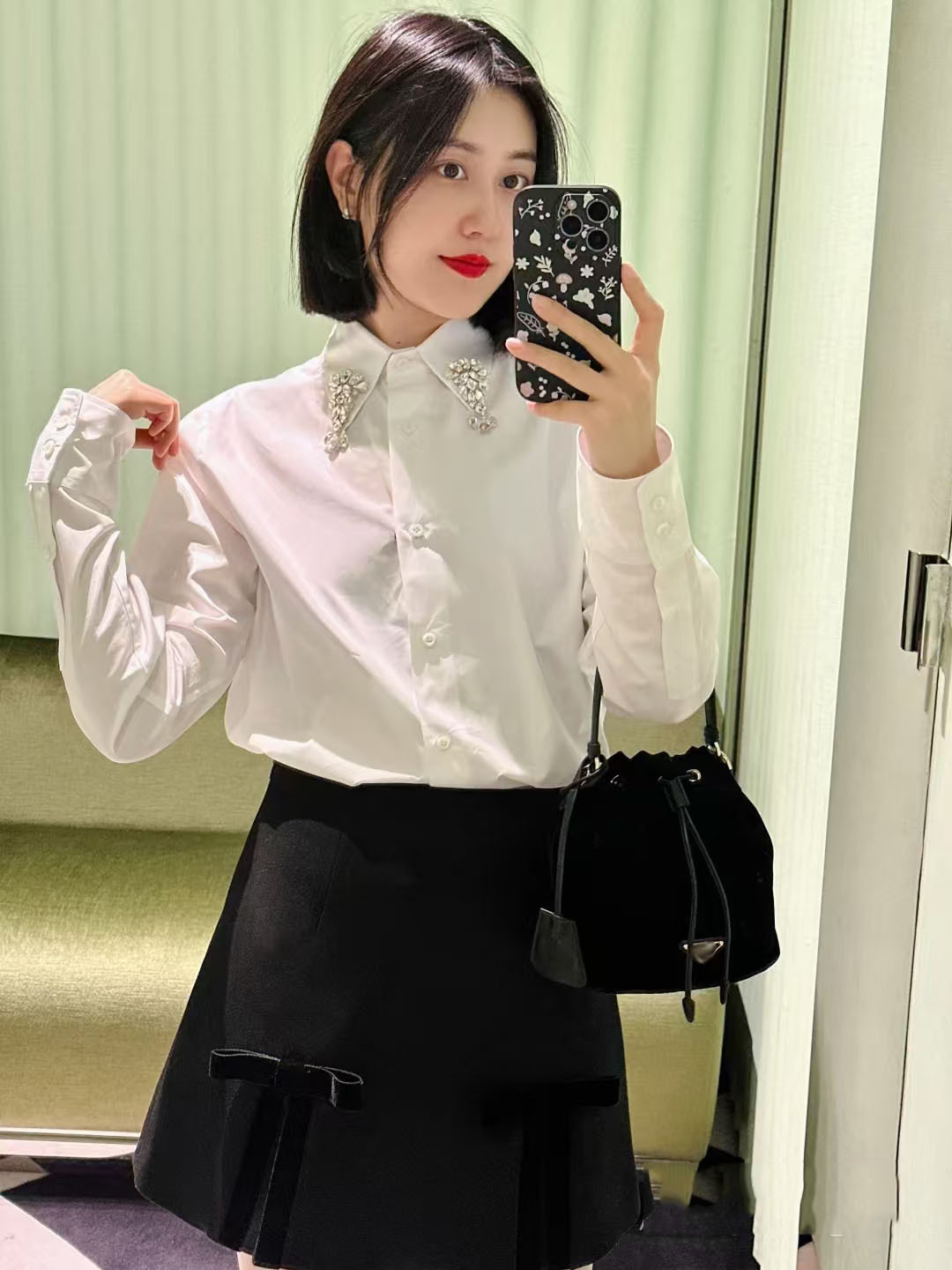 新款高品质P家少女风重工镶钻POLO领百搭简约长袖短款衬衫女详情11