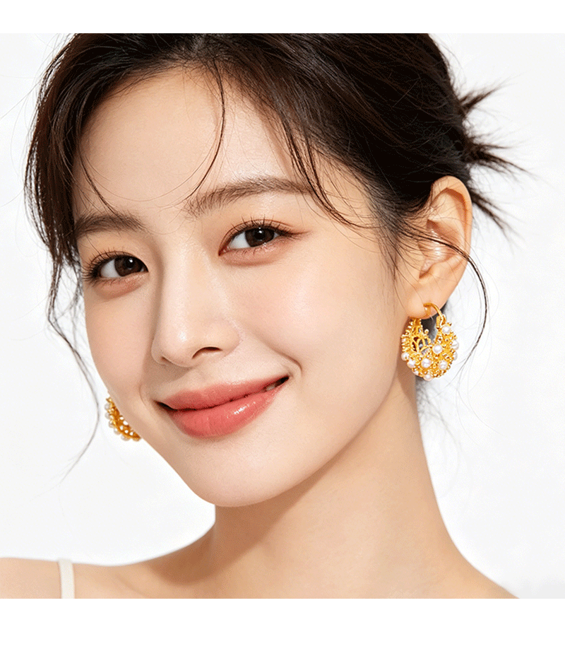 French-style gentle and sweet, super dazzling hollowed-out flower basket ear buckles, elegant and exquisite, cool and refreshing, popular vacation-style earrings pic 10