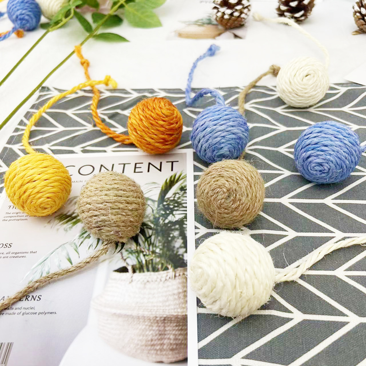 The new cross-border cat sisal ball is a self-entertaining and entertaining toy for playing with cats. It features teeth grinding and interaction, with a tail to chew on the hemp rope ball pic 1