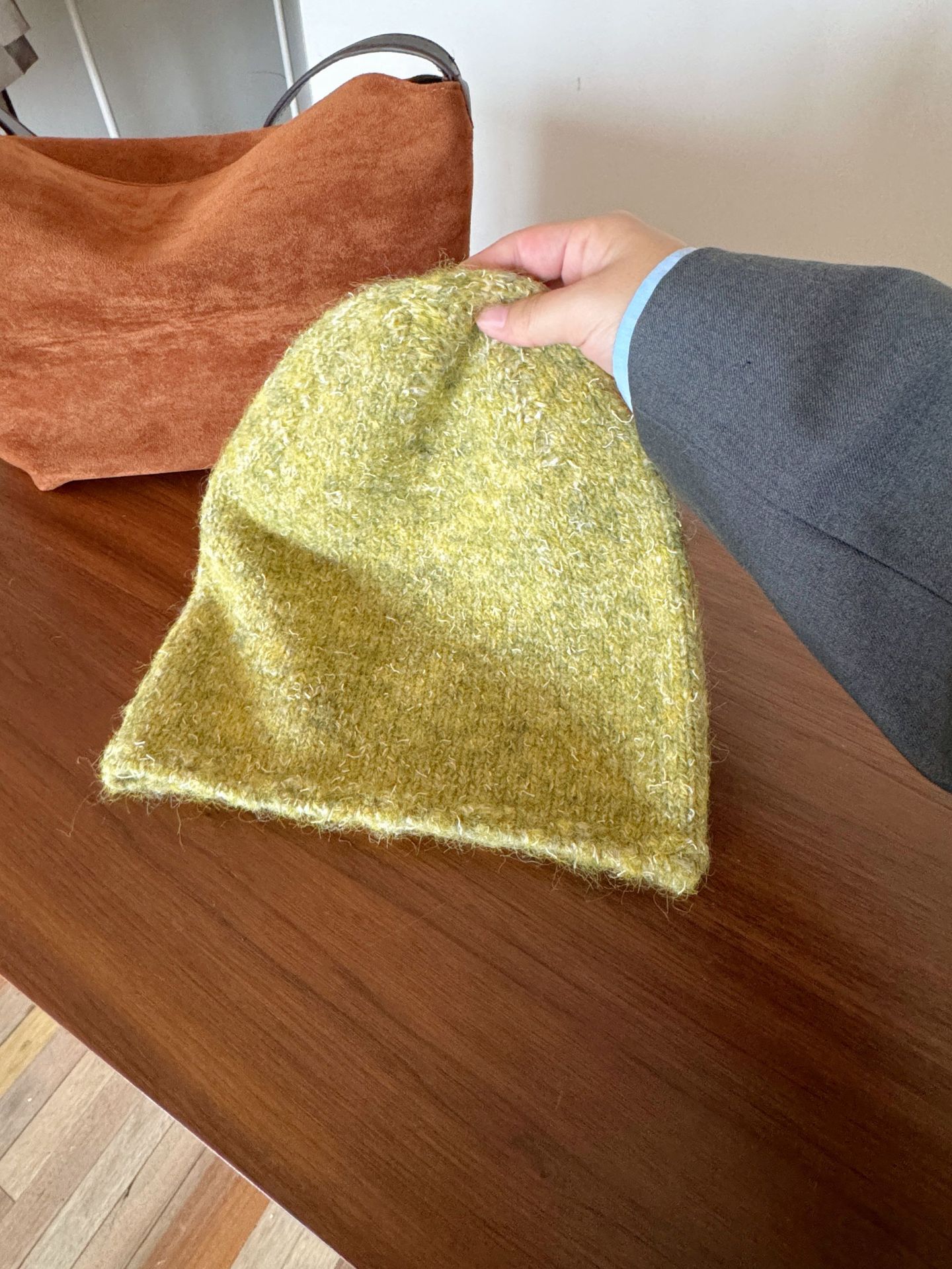 The star-style cold hat for autumn and winter, the chanel-style knitted hat, is fashionable and versatile, and can show off your face. The small bun hat is trendy and sweet pic 2