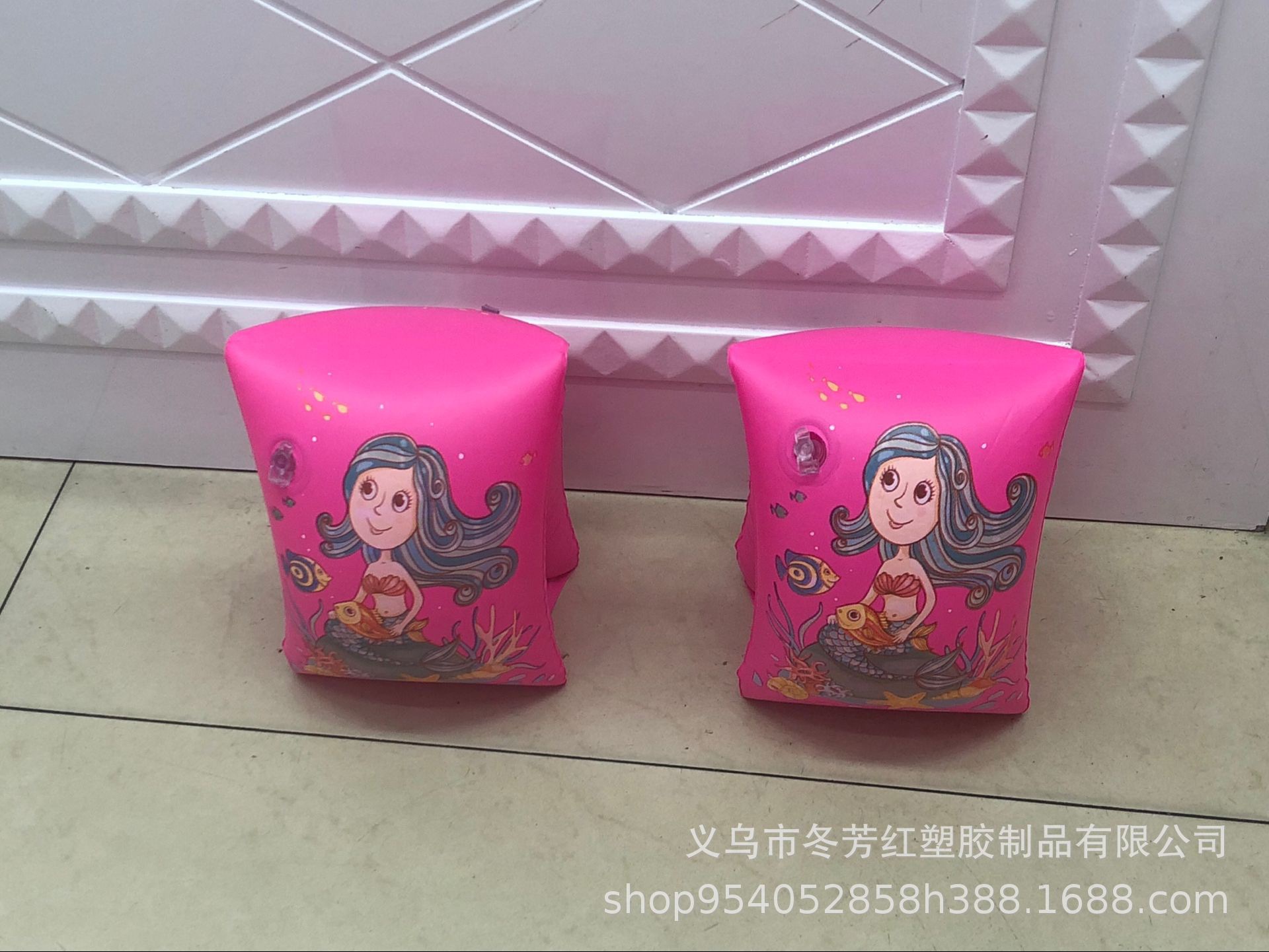 厂家批发海豚水上充气玩具儿童加厚PVC水袖双气囊手臂圈休闲户外旅行枕家装建材休闲用品详情4