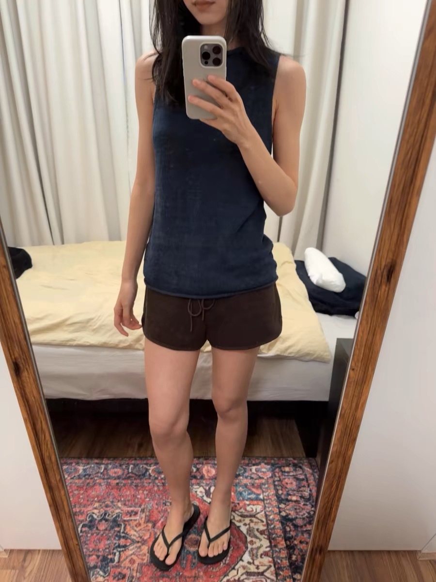 新款百搭多色亚麻棉感粗针织肌理颗粒半高领卷边毛织无袖背心5111详情24