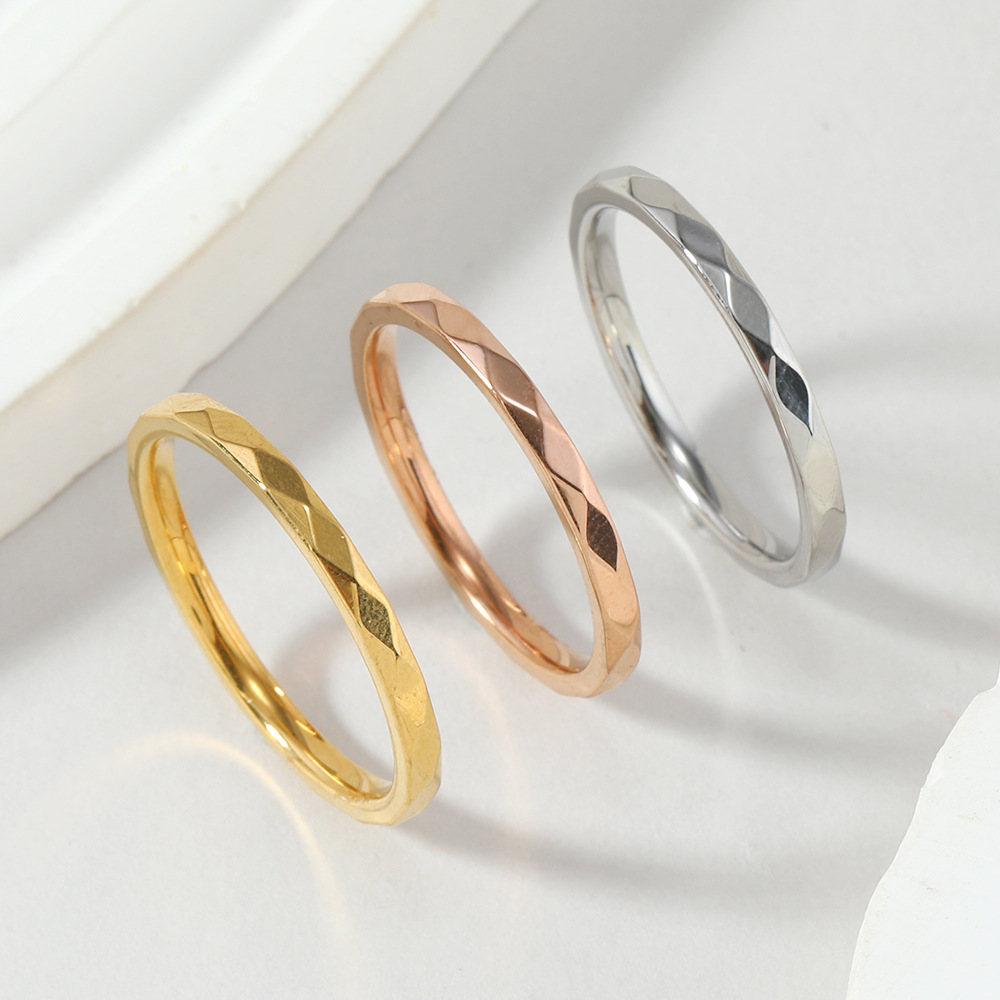 跨境新款钛钢戒指不掉色高级感2mmV形波浪批花菱形戒指冷淡风指环详情3