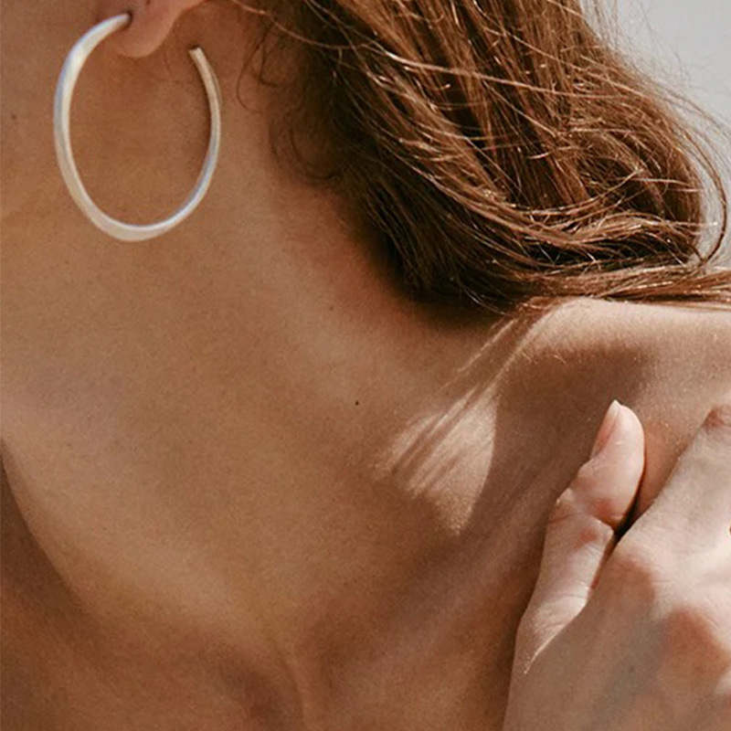 明星同款欧美简约纹理C圈不规则形状耳钉个性高级小众设计耳饰女详情5