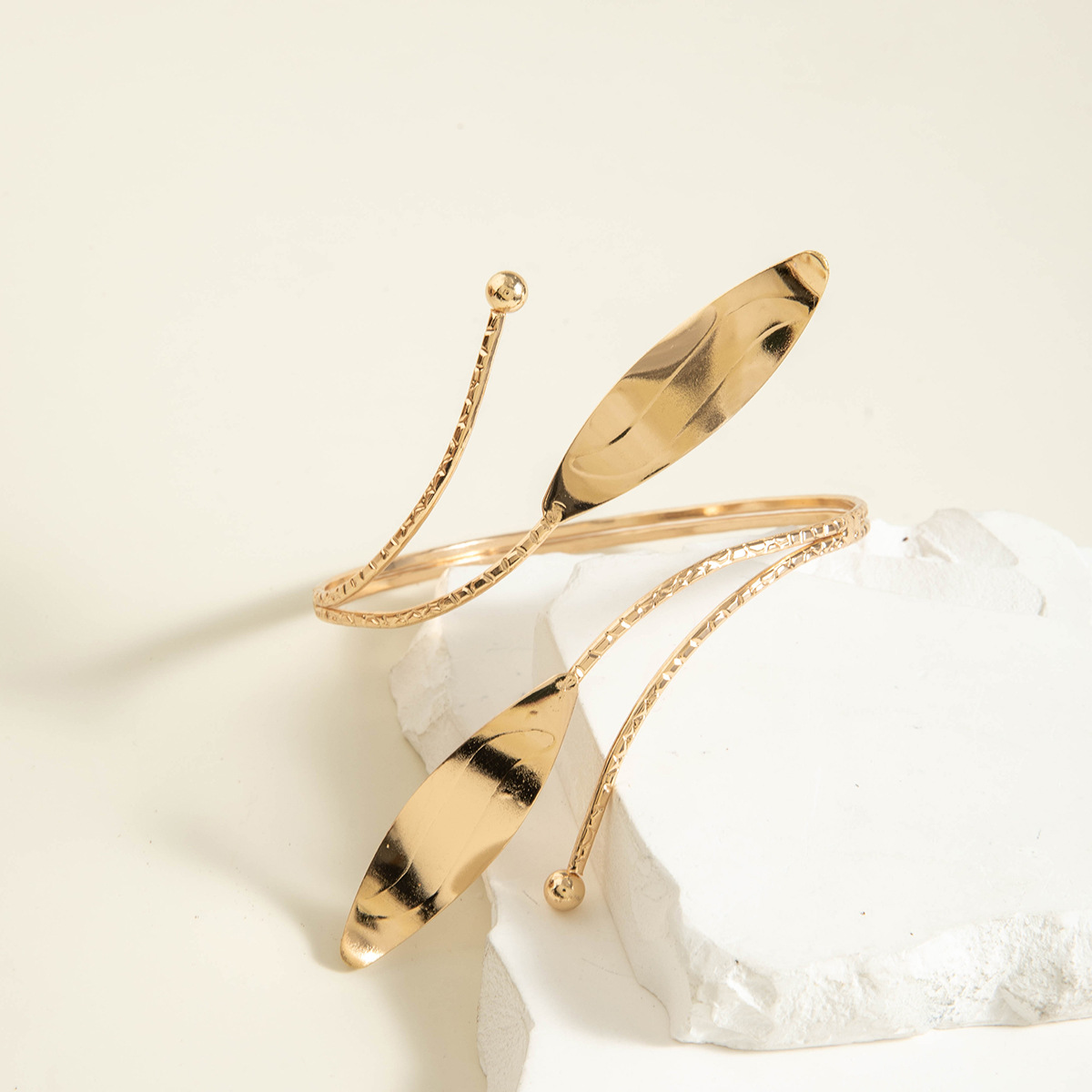 亚马逊跨境个性冷淡风海星手臂镯线条计感蝴蝶环形开口臂镯女详情12