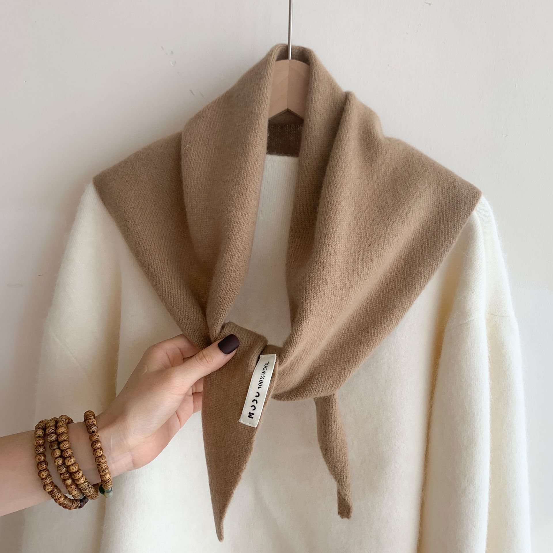 羊毛针织三角巾披肩女秋冬款保暖头巾多功能保暖百搭小围巾女详情16