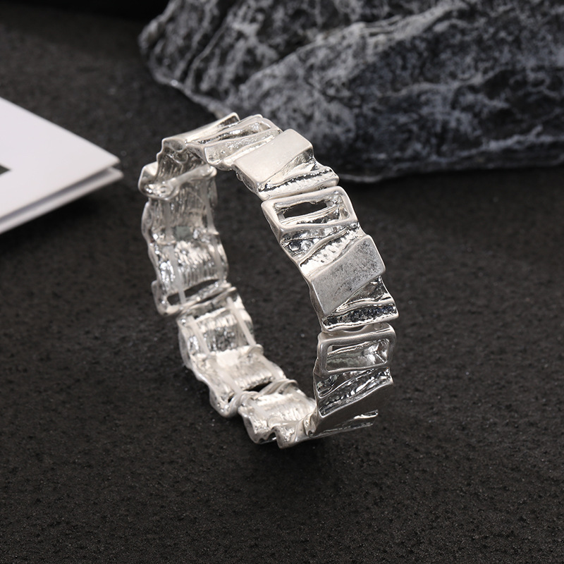 跨境专供爆款欧美夸张小众合金时尚精致活口弹力绳男女通用手链详情7