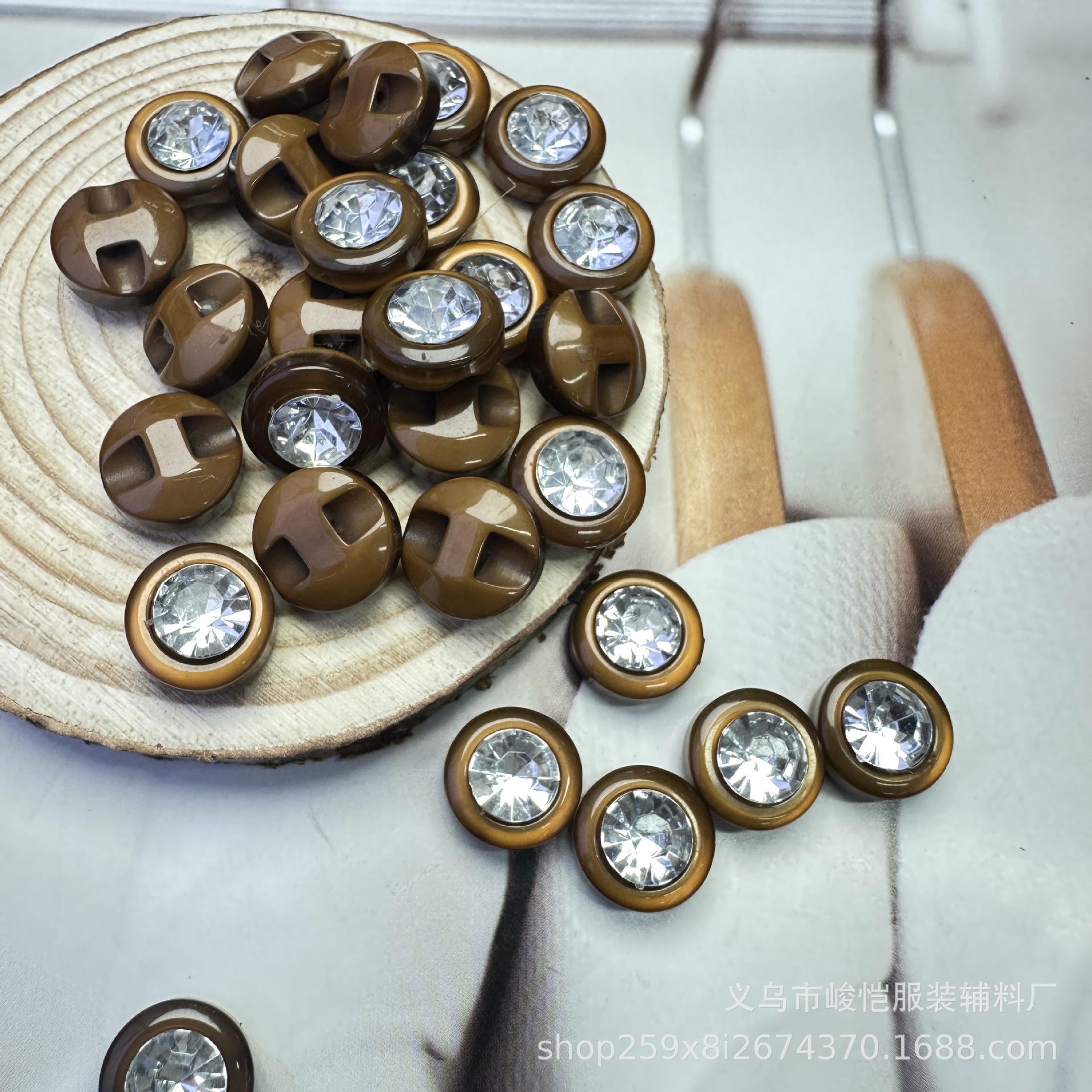 新款简约小香风三色圆形金属钻扣毛衣大衣毛呢皮草马甲西装外套扣详情3