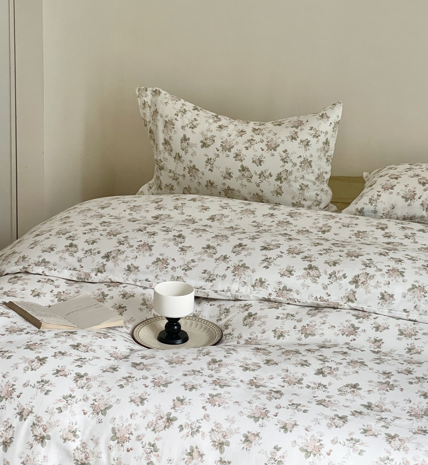 A set of three or four pieces with fresh small floral print double-layer yarn, pure cotton soft naked sleeping quilt cover and cartoon bedding pic 80