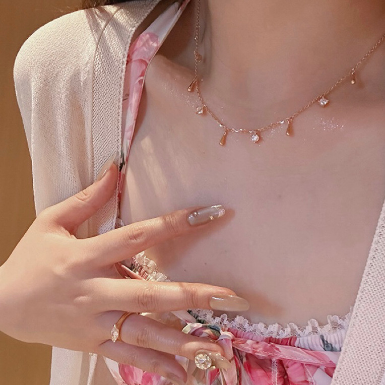 轻奢高级感简约镶钻ins风水滴流苏项链新款气质小众叠戴颈部配饰详情5